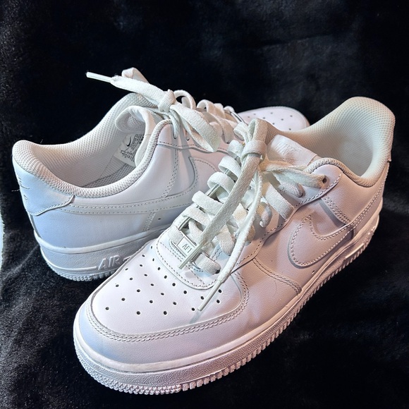 Nike AF1 Sneakers size 8.5 - Picture 2 of 8